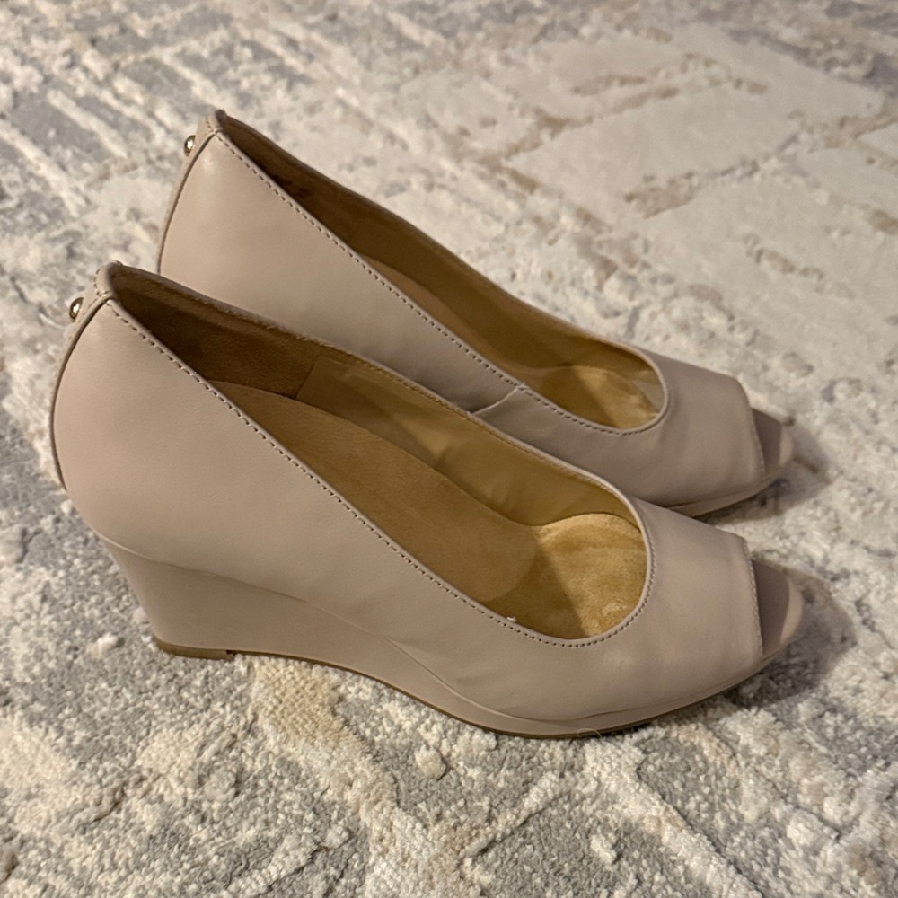 Naturalizer Cream Peep-Toe Wedges